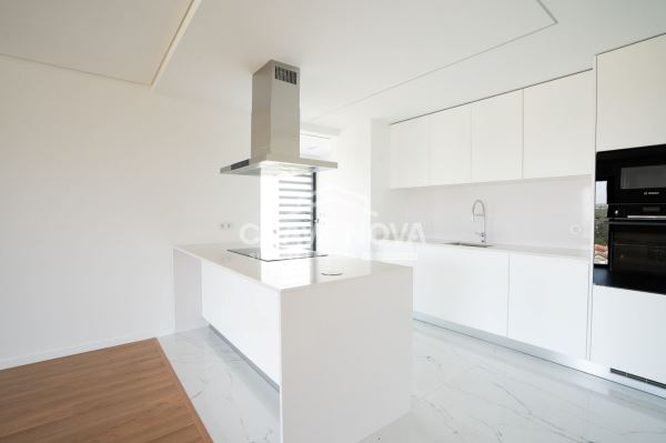 T2 Novo c/ Varanda e Lugar de Garagem em Avintes