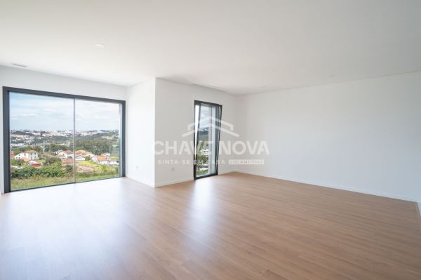 T2 Novo c/ Varanda e Lugar de Garagem em Avintes