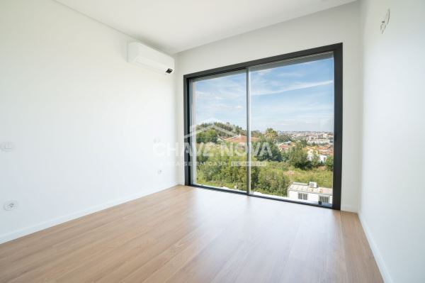 T2 Novo c/ Varanda e Lugar de Garagem em Avintes