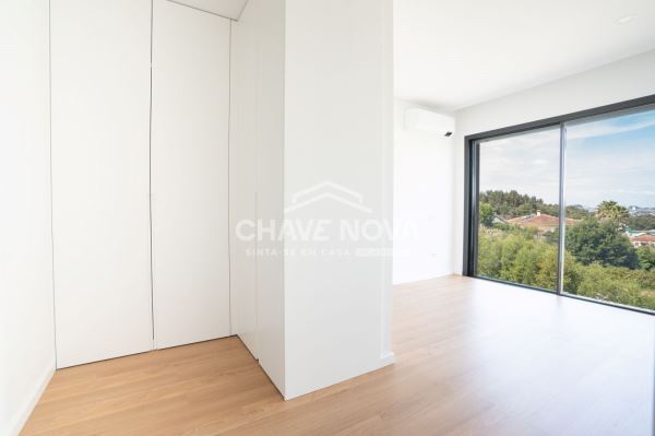 T2 Novo c/ Varanda e Lugar de Garagem em Avintes