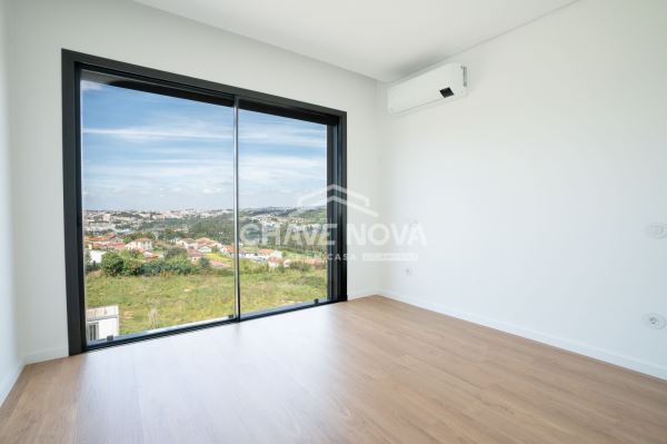 T2 Novo c/ Varanda e Lugar de Garagem em Avintes