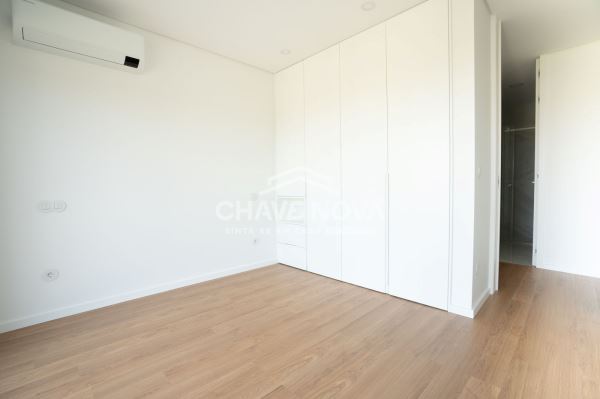 T2 Novo c/ Varanda e Lugar de Garagem em Avintes