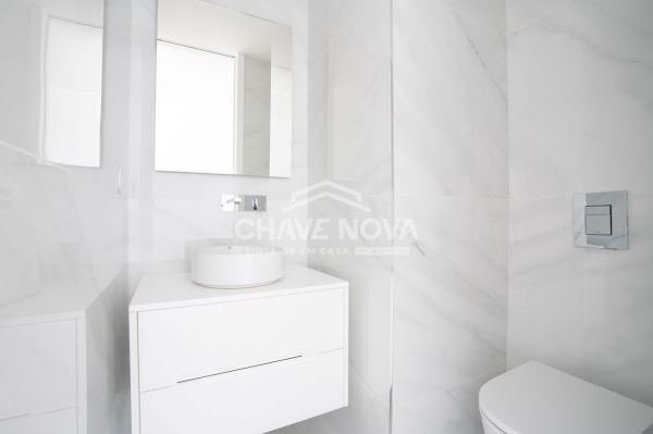T2 Novo c/ Varanda e Lugar de Garagem em Avintes