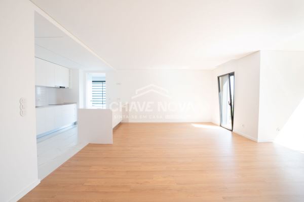 T2 Novo Último Piso c/ Varanda e Lugar de Garagem em Avintes
