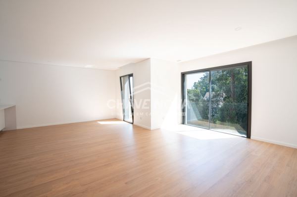 T2 Novo Último Piso c/ Varanda e Lugar de Garagem em Avintes