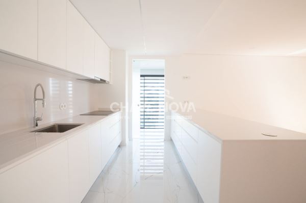 T2 Novo Último Piso c/ Varanda e Lugar de Garagem em Avintes