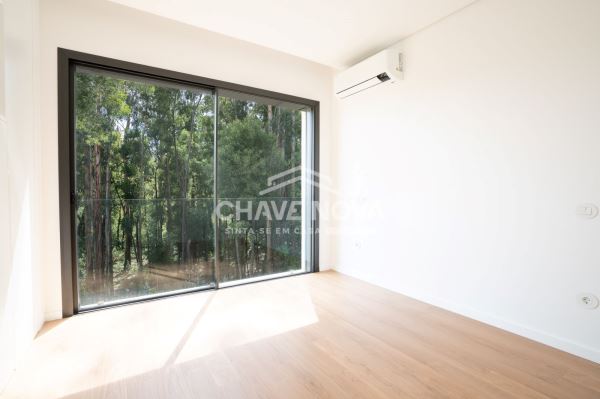 T2 Novo Último Piso c/ Varanda e Lugar de Garagem em Avintes
