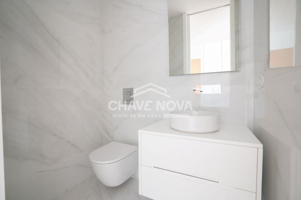 T2 Novo Último Piso c/ Varanda e Lugar de Garagem em Avintes