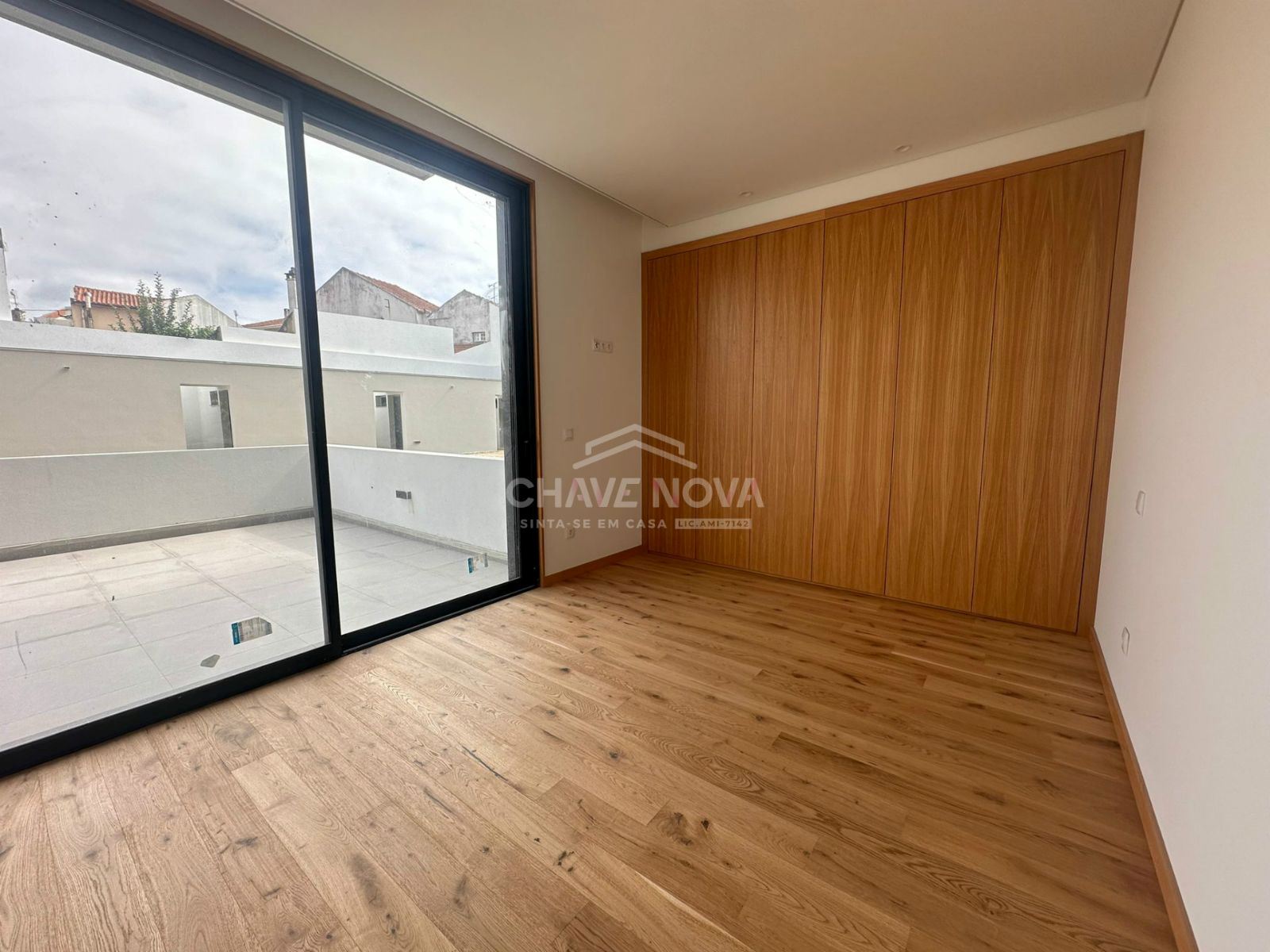 Apartamento T2 centro de Aveiro. Garagem. Condomínio com jardim
