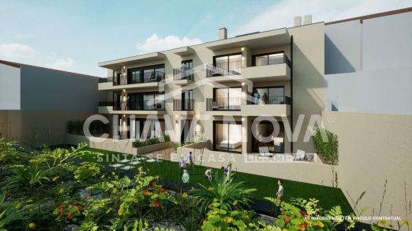 Apartamento T2 centro de Aveiro. Garagem. Condomínio com jardim