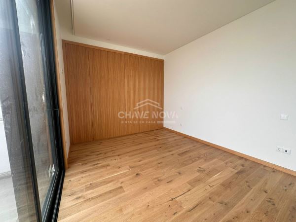 Apartamento T2 centro de Aveiro. Garagem. Condomínio com jardim