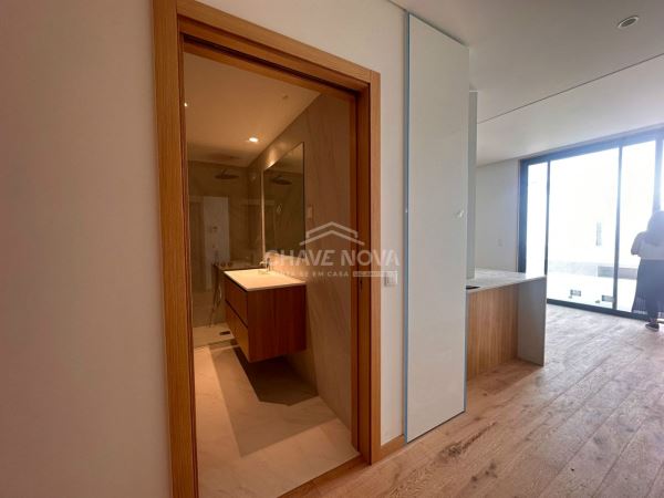 Apartamento T2 centro de Aveiro. Garagem. Condomínio com jardim