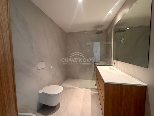 Apartamento T2 centro de Aveiro. Garagem. Condomínio com jardim
