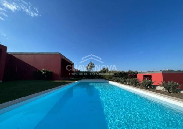 Moradia V 3 com piscina em condomínio de Luxo no Resort Bom Sucesso Óbidos