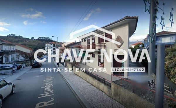 Edifício comercial (restauração) - Centro de Resende - Zona do Douro.