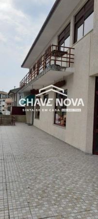 Edifício comercial (restauração) - Centro de Resende - Zona do Douro.
