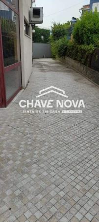 Edifício comercial (restauração) - Centro de Resende - Zona do Douro.