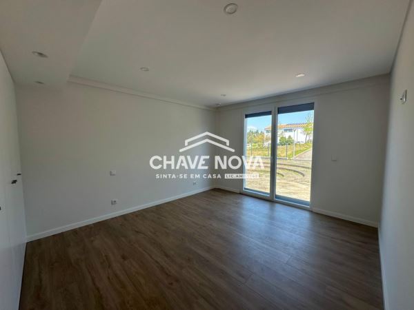Apartamento T2 c/suite - Construção de excelencia no Garden Residence Torres Vedras
