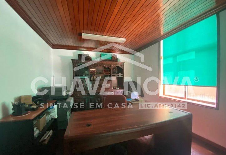 Armazém com 3200 m2 com empresa em funcionamento