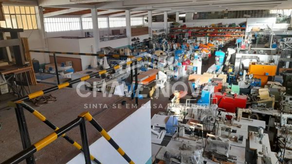 Armazém com 3200 m2 com empresa em funcionamento