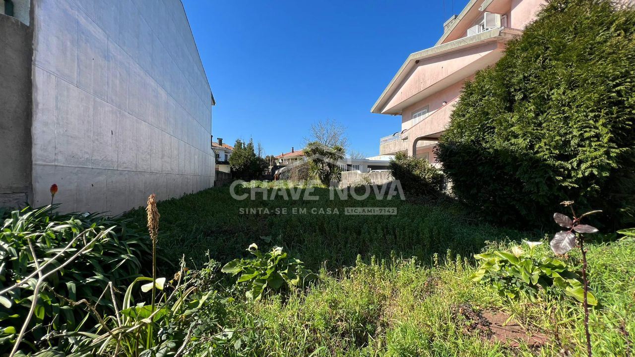 Terreno para Venda em Castêlo da Maia