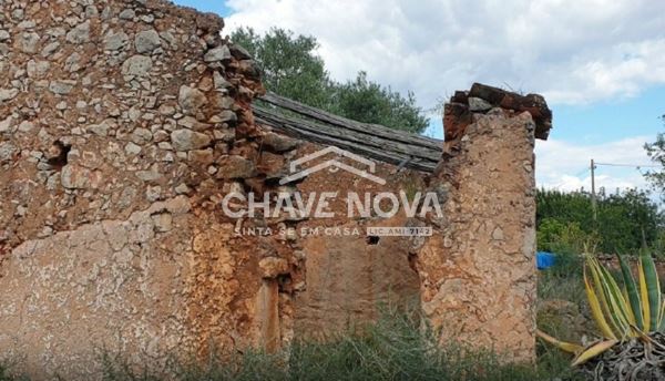Terreno com 3900m2 c/ Projeto Aprovado em Calvos (Algarve)