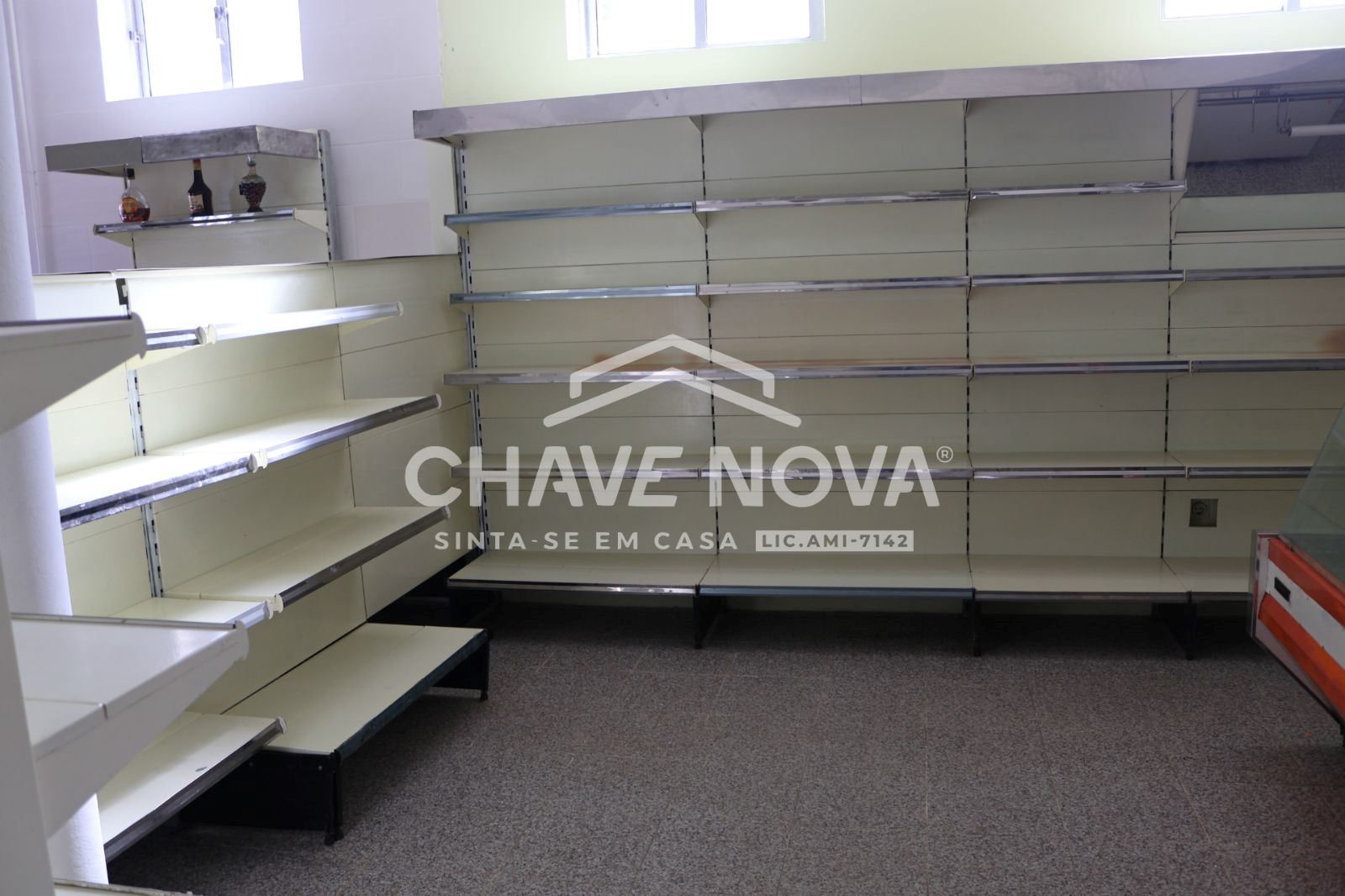 Loja para Arrendamento em Requeixo, Nossa Senhora de Fátima e Nariz Foto 8