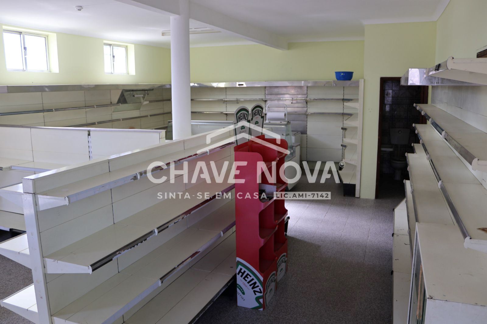 Loja para Arrendamento em Requeixo, Nossa Senhora de Fátima e Nariz Foto 11