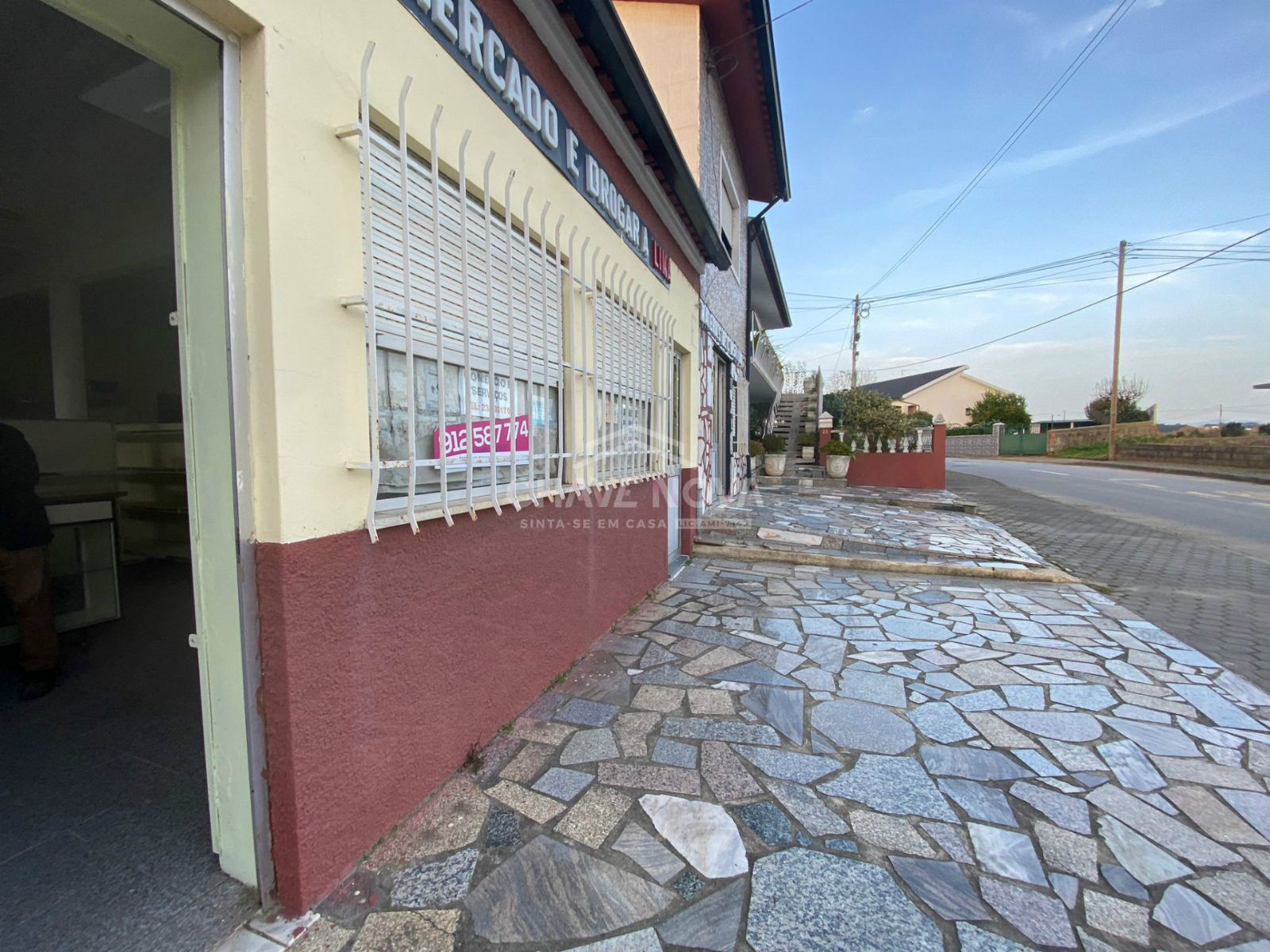 Loja para Arrendamento em Requeixo, Nossa Senhora de Fátima e Nariz Foto 1