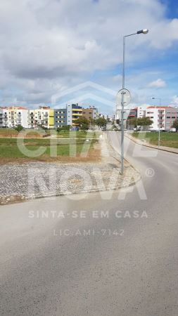  Excelente Apartamento de Tipologia T3 com Suite, Varanda e Box á venda em Setúbal 