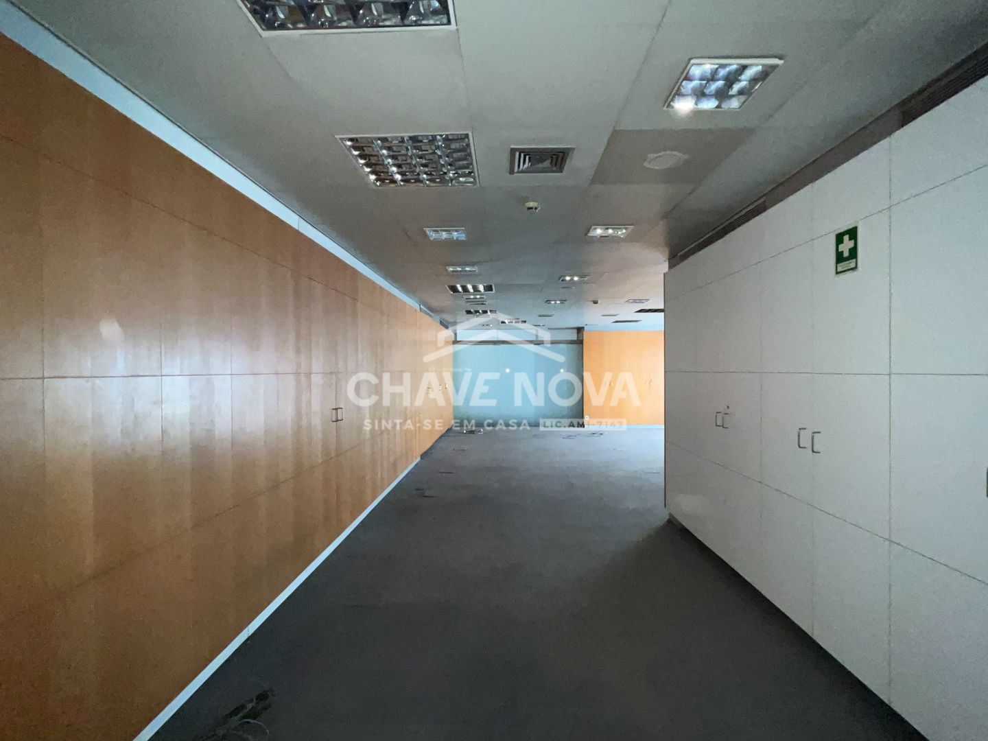 Estabelecimento Comercial de 4 frentes com 2 pisos e 3 casas de banho na zona do Foco (junto à Boavista)