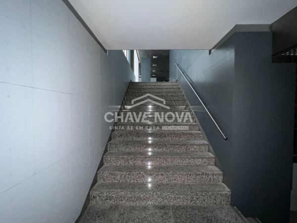 Estabelecimento Comercial de 4 frentes com 2 pisos e 3 casas de banho na zona do Foco (junto à Boavista)