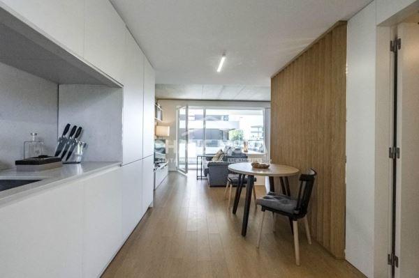 Apartamento T0 Semi Novo c/ 2 Lugares de Garagem em Canidelo (200m das Praias)