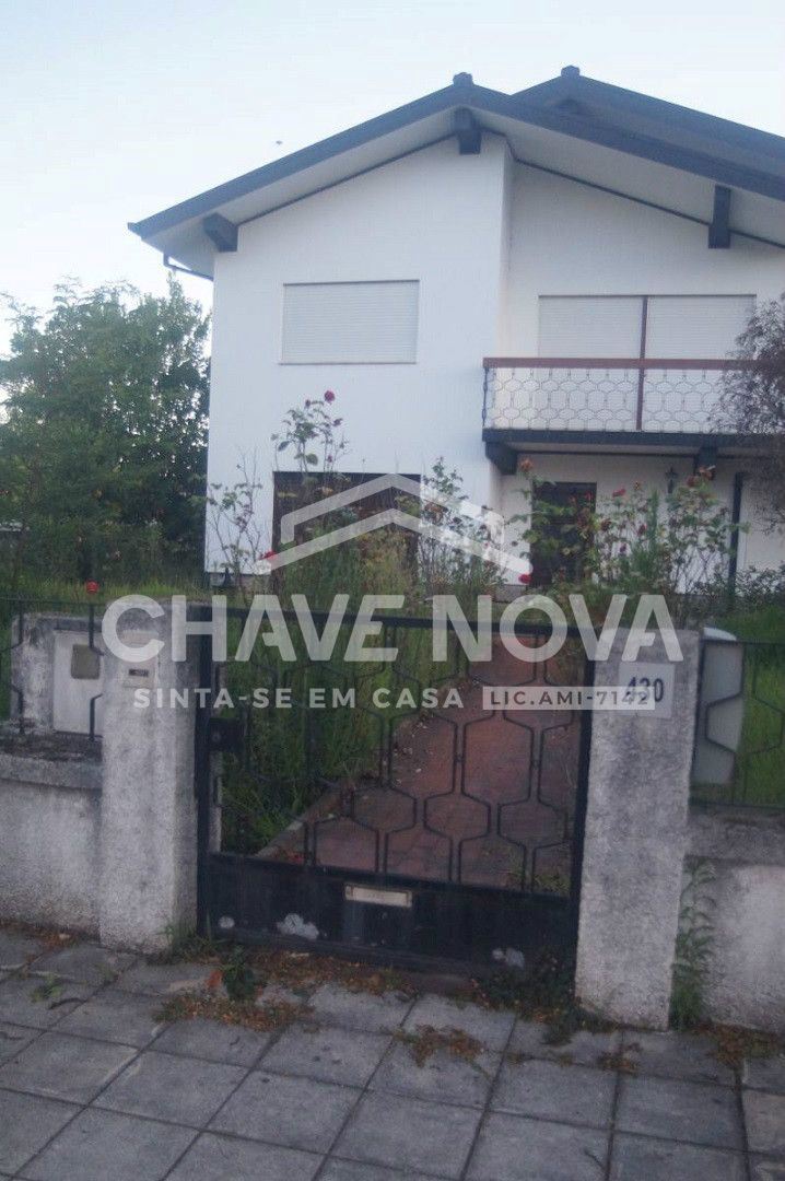Moradia T5 c/Terreno - Monção (Cortes)