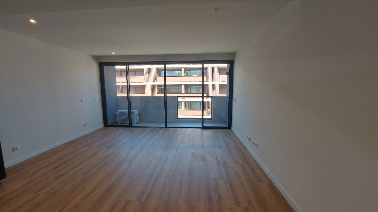 Apartamento T0 para Venda em Oliveira do Douro Foto 12