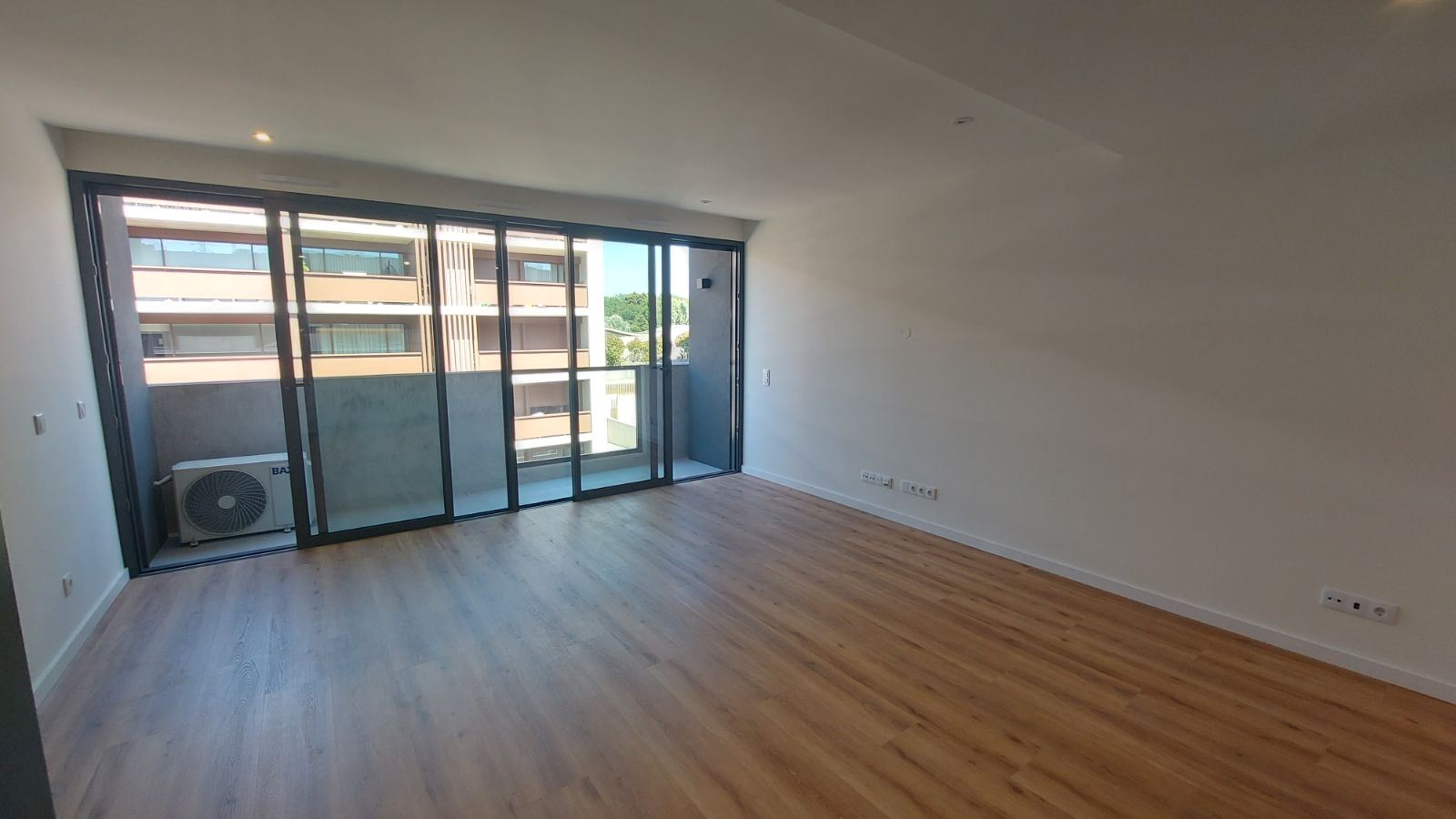 Apartamento T0 para Venda em Oliveira do Douro Foto 16