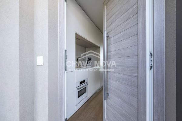 Apartamento T0 Semi Novo c/ 2 Lugares de Garagem em Canidelo (200m das Praias)