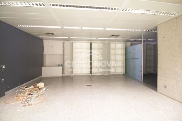 Estabelecimento Comercial de 2 frentes com 2 pisos na Avenida da Boavista