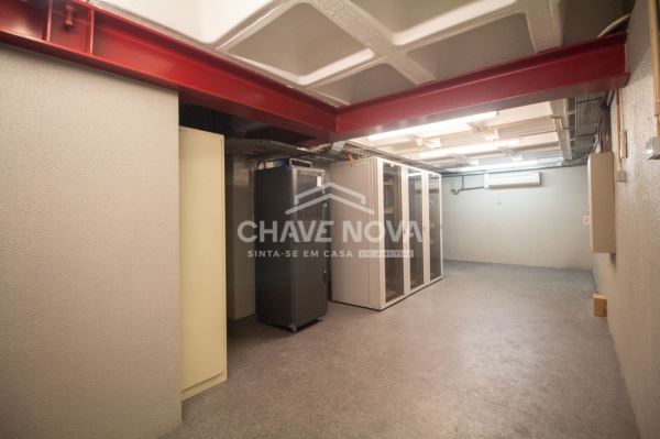 Estabelecimento Comercial de 2 frentes com 2 pisos na Avenida da Boavista