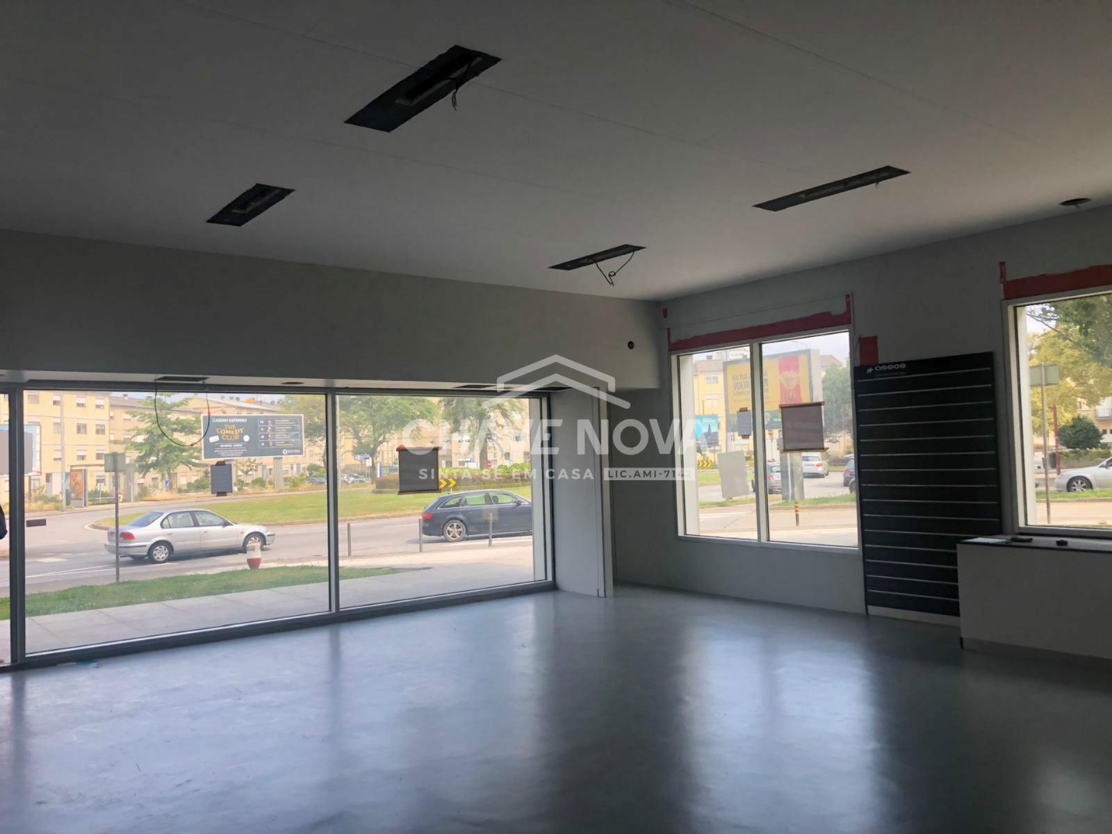 Loja para Arrendamento em Lordelo do Ouro e Massarelos