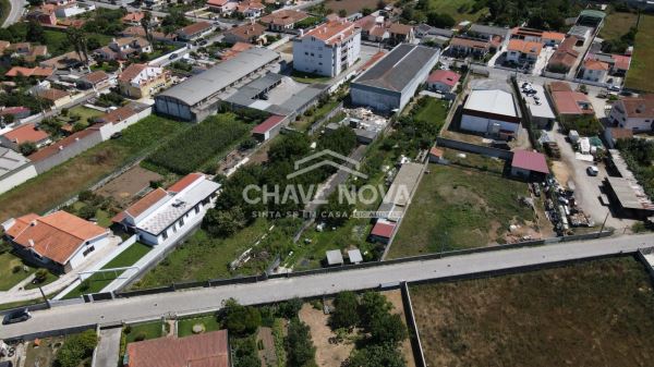 Armazém com logradouro Esmoriz Ovar Aveiro