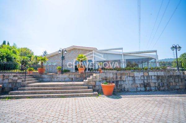 Quinta com duas Habitações independentes e espaço de eventos com 43000.00M2 - Paredes - Porto