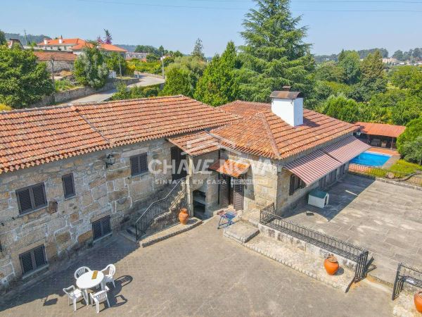 Quinta com duas Habitações independentes e espaço de eventos com 43000.00M2 - Paredes - Porto