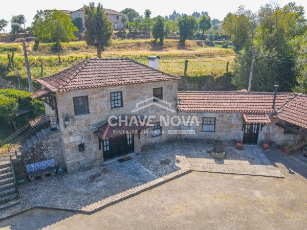 Quinta com duas Habitações independentes e espaço de eventos com 43000.00M2 - Paredes - Porto