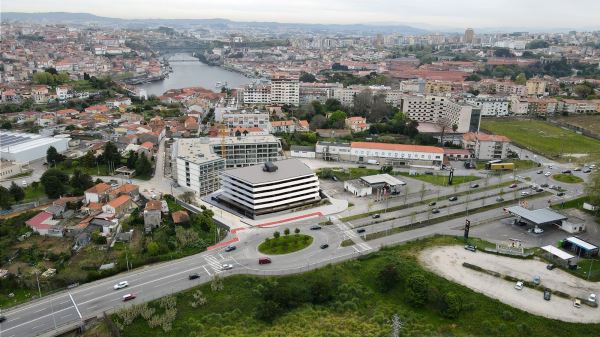 Apartamento T2 com Varanda situado em Vila Nova de Gaia