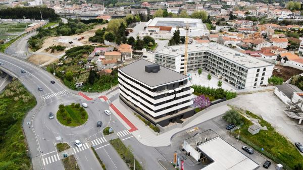 Apartamento T2 com Varanda situado em Vila Nova de Gaia