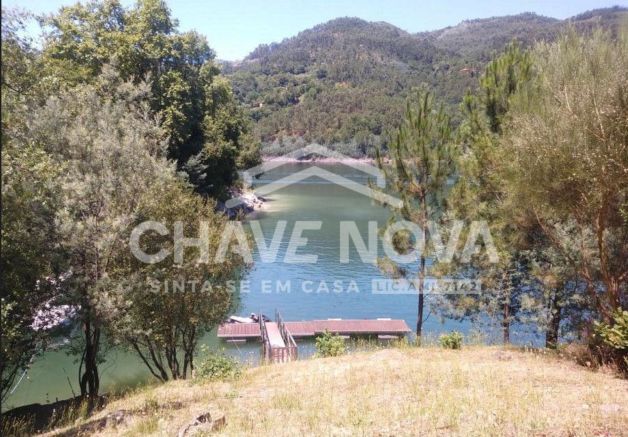 Fabuloso Terreno junto Água na Caniçada, Gerês