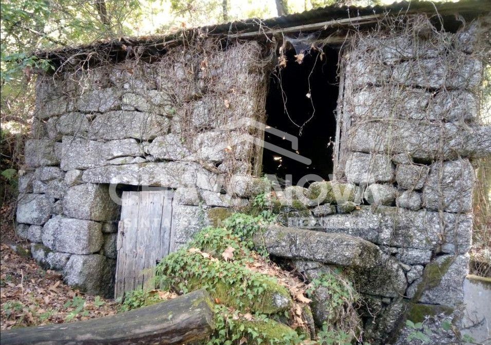 Fabuloso Terreno junto Água na Caniçada, Gerês