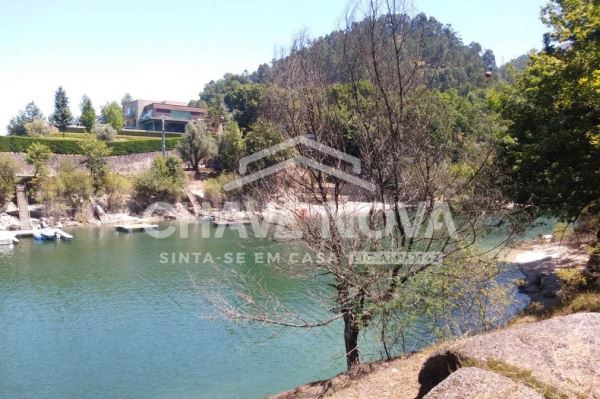 Fabuloso Terreno junto Água na Caniçada, Gerês