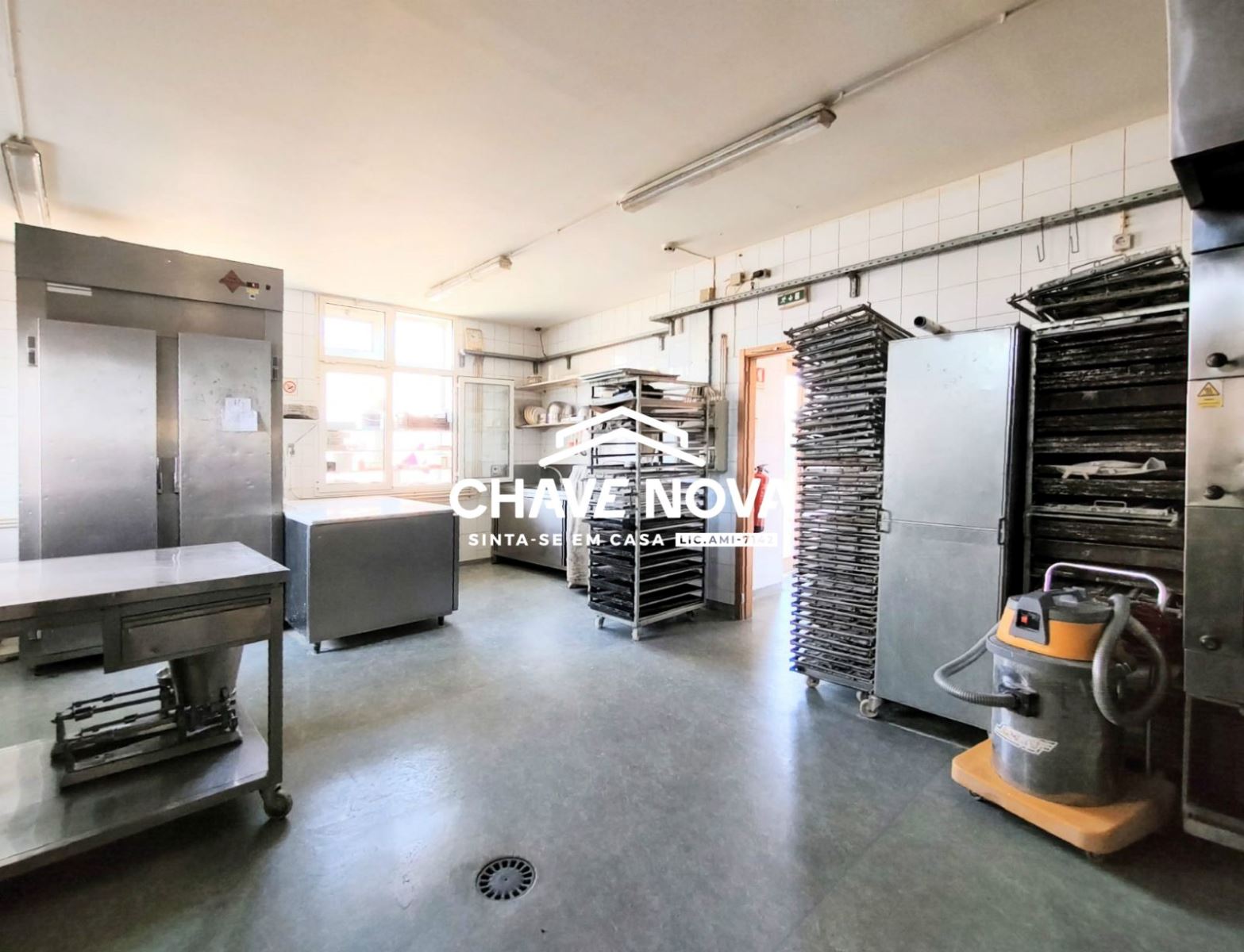 Loja para Trespasse em São Miguel do Souto e Mosteirô